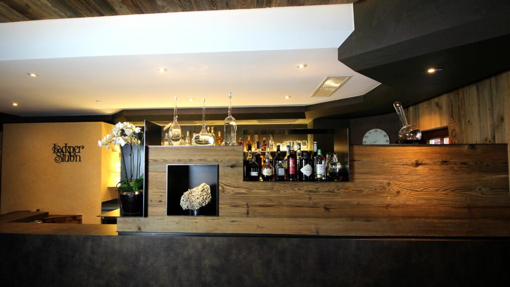 Theke_Eingangsbereich_Lackner_2019-03-18-10-1024x576